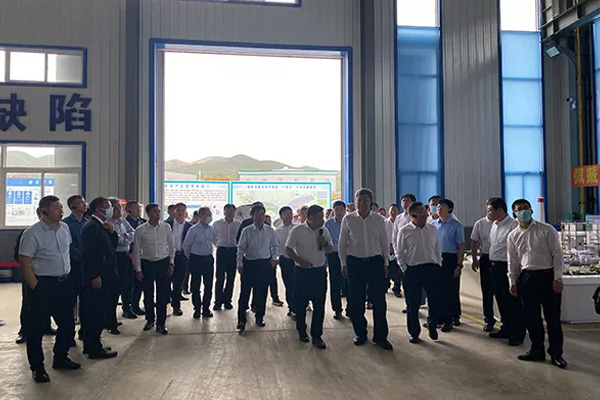 內(nèi)蒙古自治區(qū)黨委常委、通遼市委書記孟憲東攜考察團到一諾環(huán)境考察指導